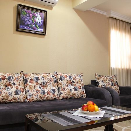 Lasha Apartment Tbilisi Buitenkant foto