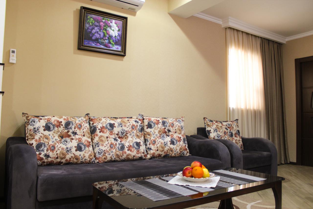 Lasha Apartment Tbilisi Buitenkant foto