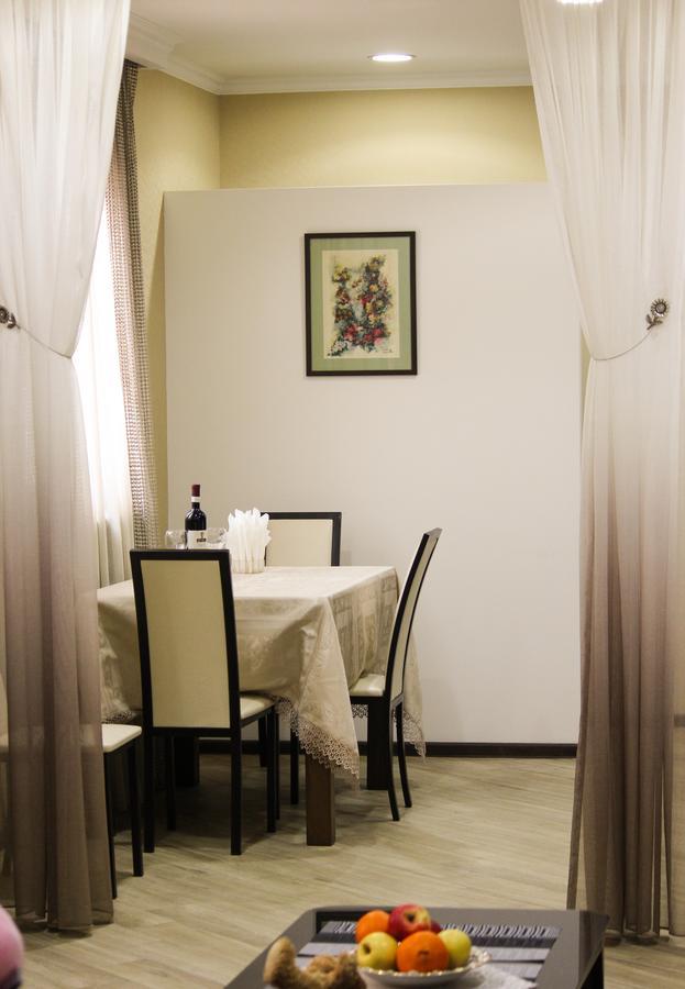 Lasha Apartment Tbilisi Buitenkant foto